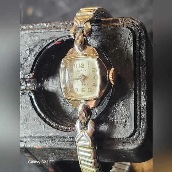 Buren Accessories - Vintage 40s or 50s Buren 17 Jewel Ladies watch